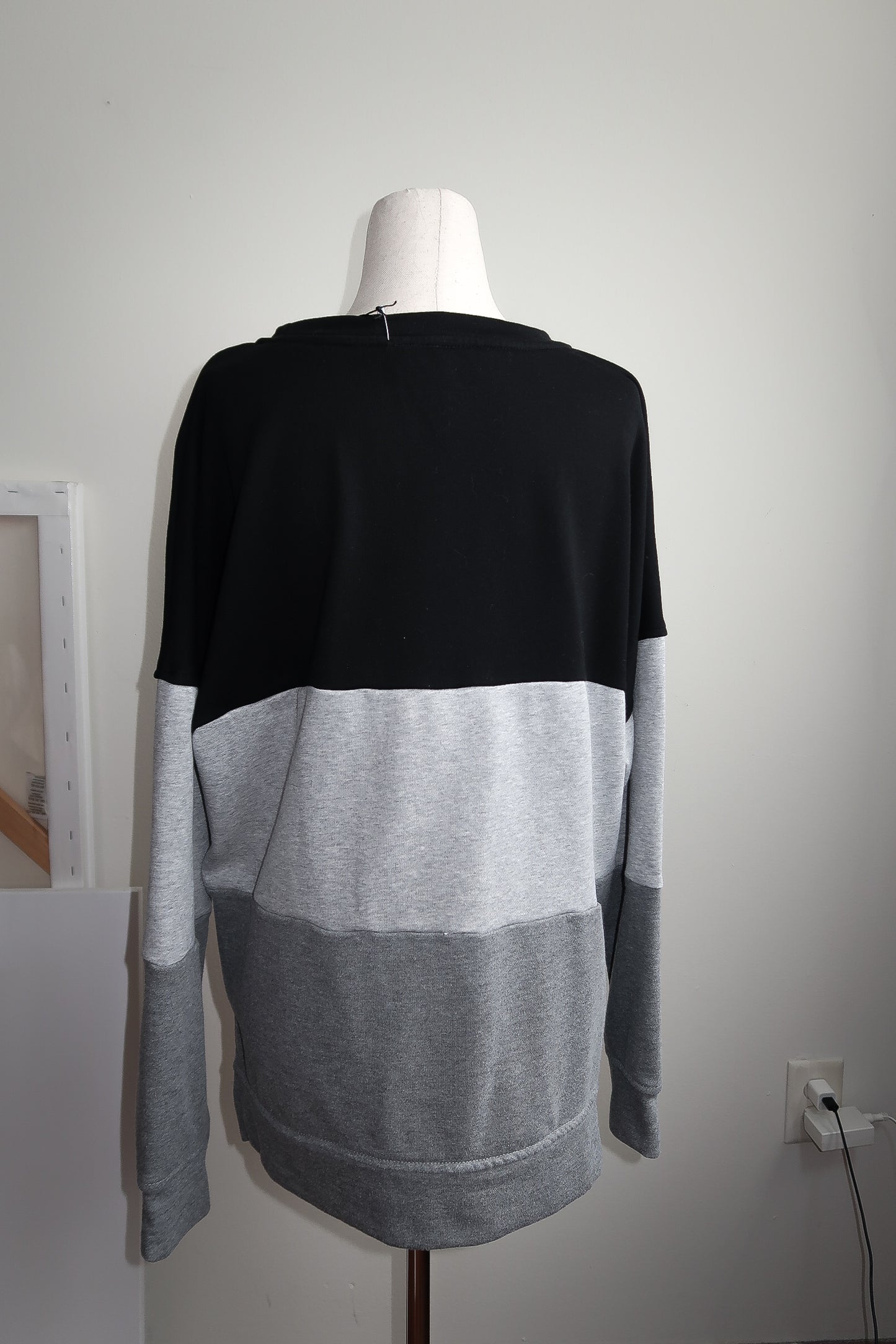 LOVE PUP Colorblock Crew - XL
